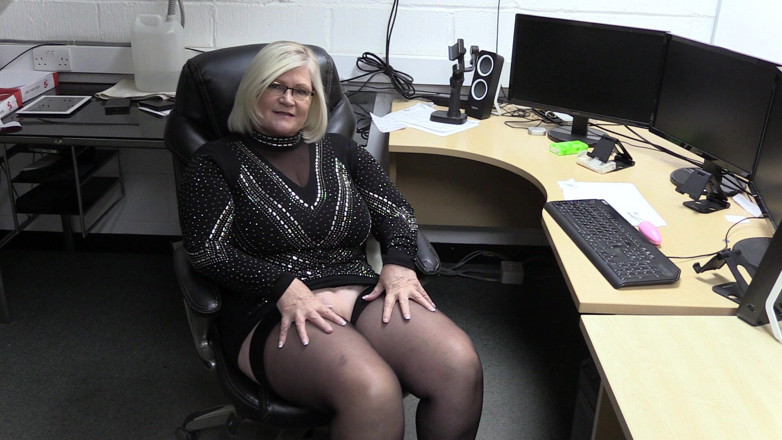 Lacey Starr productions: Office Solo