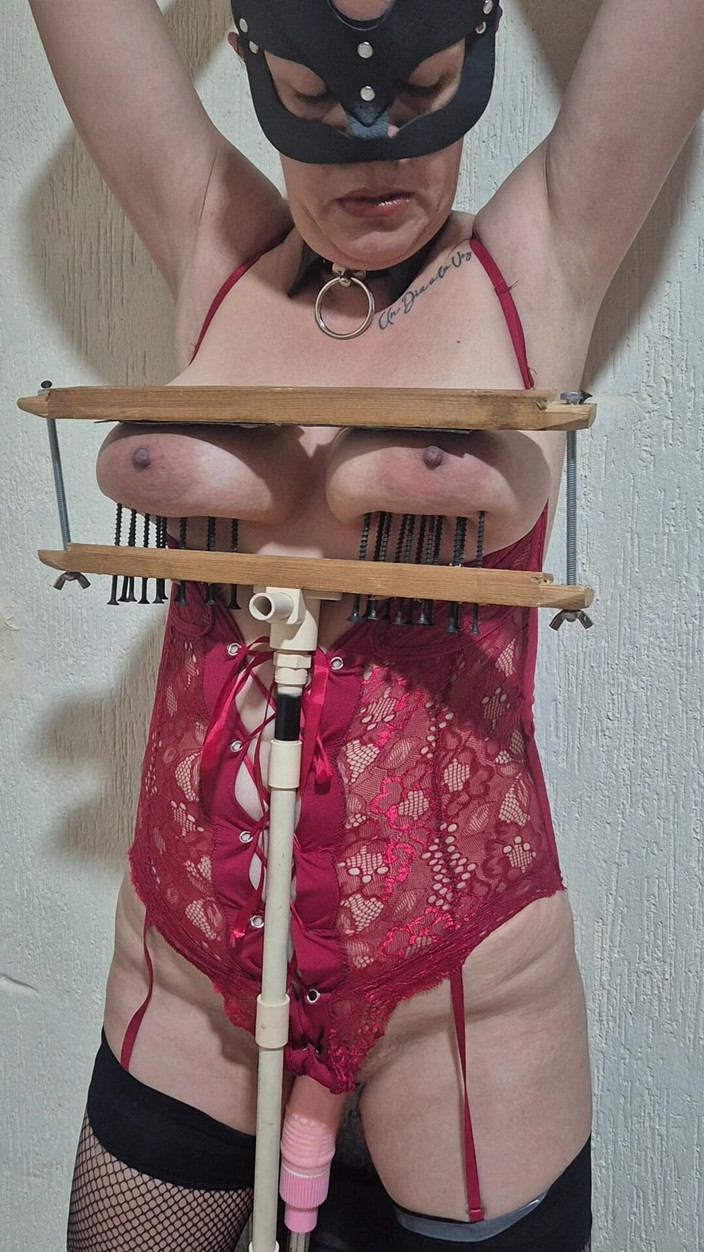 Submissive Susanna: Электричество в моих сосках