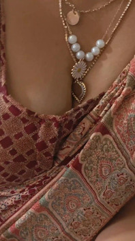 Bhabhi chupó mi polla a cambio de sujetador y bragas en la tienda