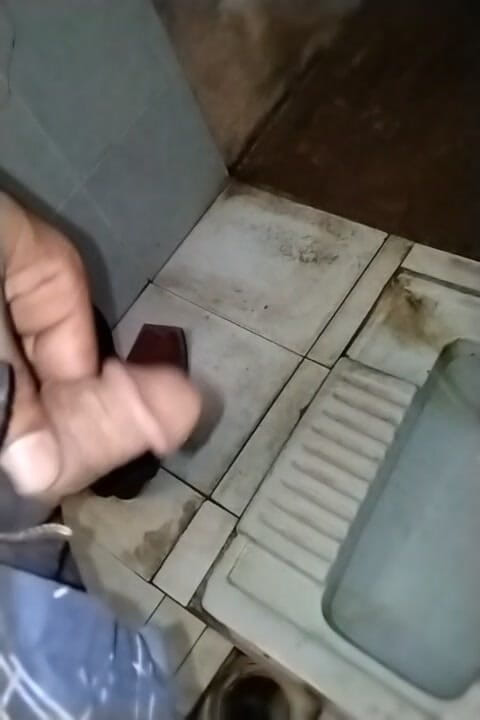 Romantic khan: Kort pissande video