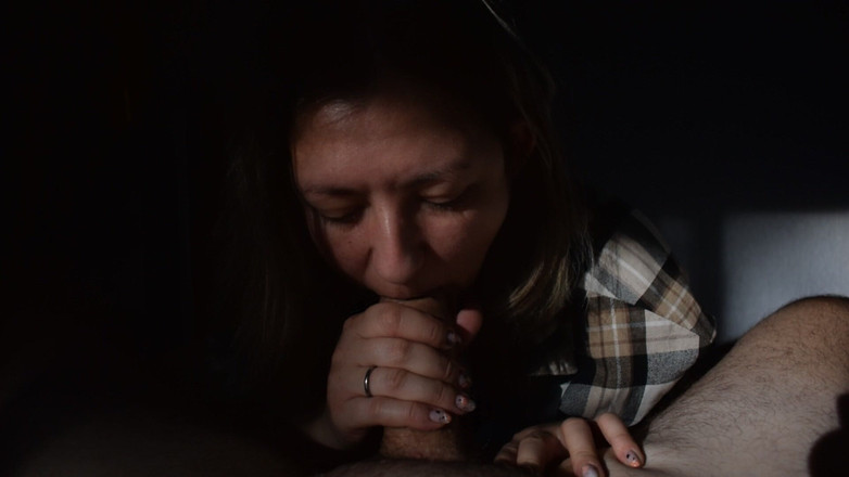 Julia SQuirt: 深い精子の満足