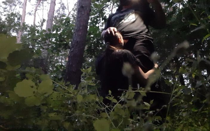 Lesbian-illusion: Я трахаю свою сводную сестру в рот в лесу, чтобы ее бойфренд не поймал нас