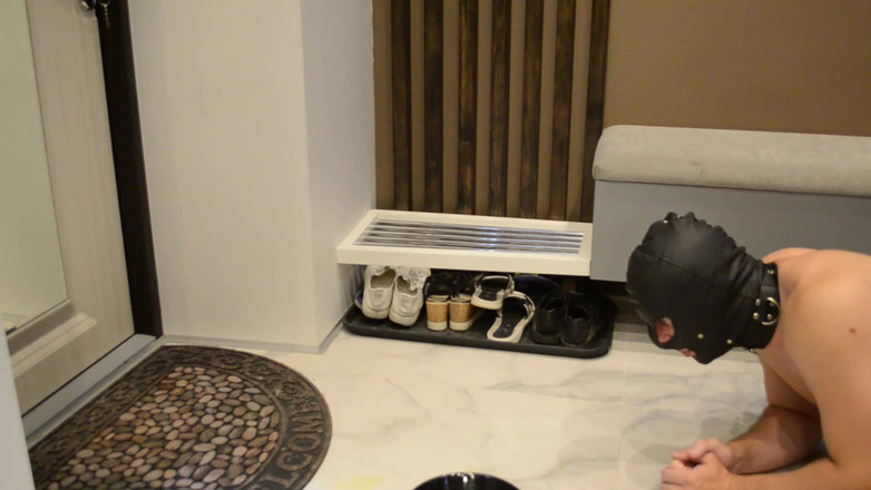 Mistress Mary: 내 노예 경비대를 위해 오줌 싸기