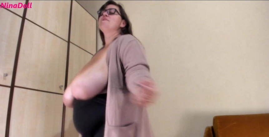 Nina Doll: Menari menggoda untukmu! Maukah kau berdansa denganku?