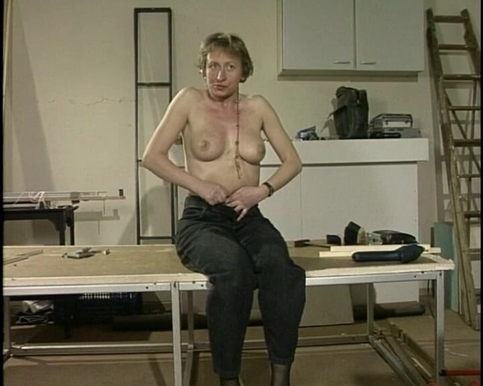 YOUR FIRST PORN: Stella z miotłą krzyczy z radością