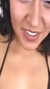 Büyük zenci ahegao orgazm patlamaya kadar gırtlağına kadar öğürüyor