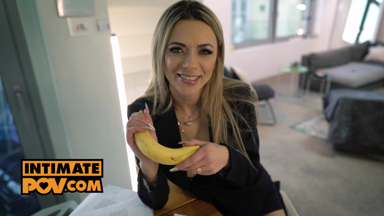 IntimatePOV: POV - Shalina Devine precisa de pau para começar o dia