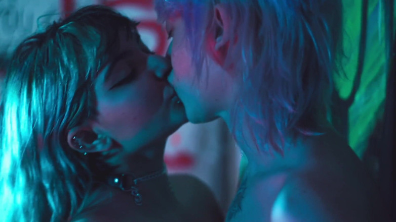 Quente club: Acidalia E Nath - lesbianism între prieteni