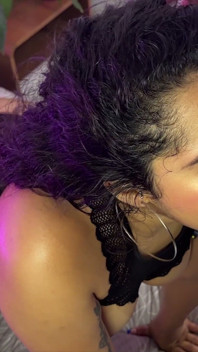Una Bruna in Lingerie Viene Scaricata in Bocca E Culo