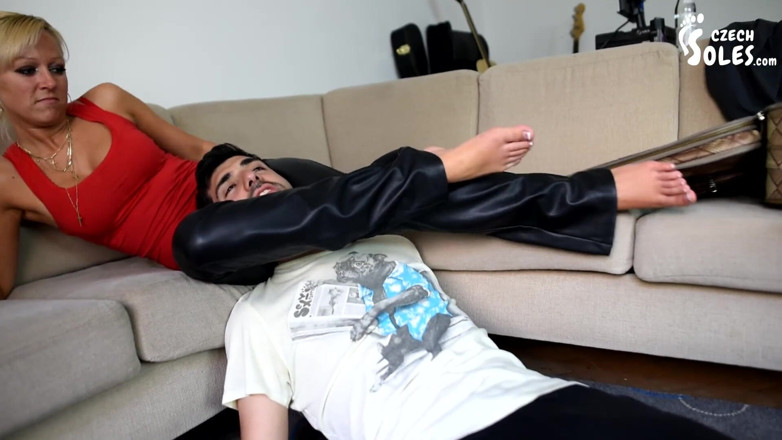 Czech Soles - foot fetish content: Crook bad day