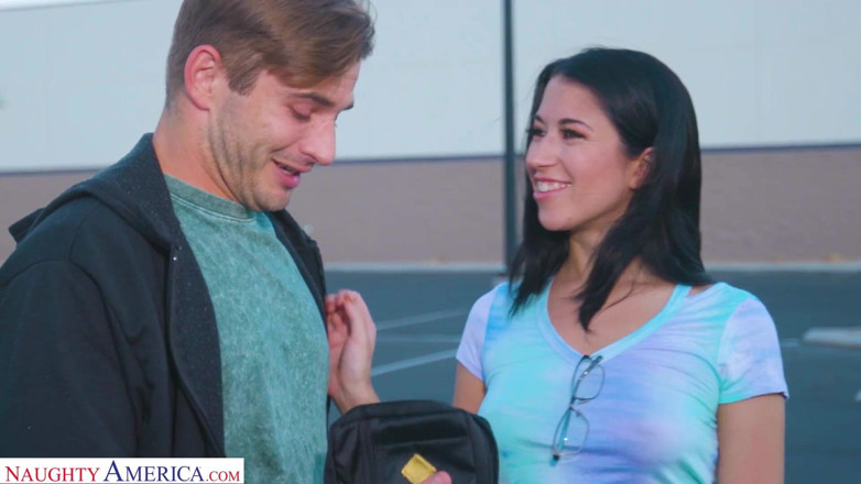 Naughty America: Naughty America. Alex Coal are fierbinte pentru străinul pe care...