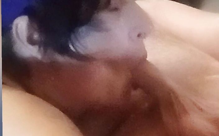 Chloe T Star: Trans MILF má steamy shledání s nevlastním bratrem!
