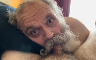 FuzzyBeardBoy: Moustache Farfar Cocksucker ger ett härligt sugjobb