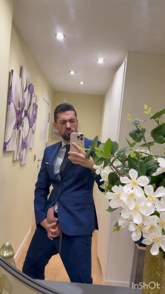 Hot Suited Daddy Jerking off in Front of the Mirror (Liam harding) Hot Suited Daddy Jerking off in Front of the Mirror (Liam harding)