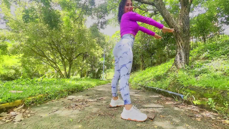 Jenifer Play: 23 yaşındaki Kolombiyalı model, kişisel antrenörüyle sert anal seks yapıyor -...