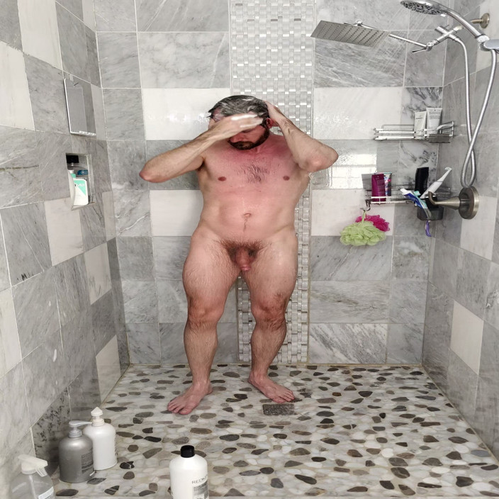 AlbinoAdonis: Horká sprcha - vlastní video - zeptejte se, jak si můžete získat...