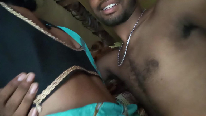 Premi pooja: Indian Hot Desi Bhabhi and Young Boy Fast Time Fucking...
