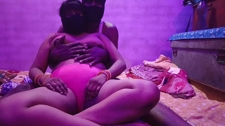 Starling: Pareja romántica hace sexo oral