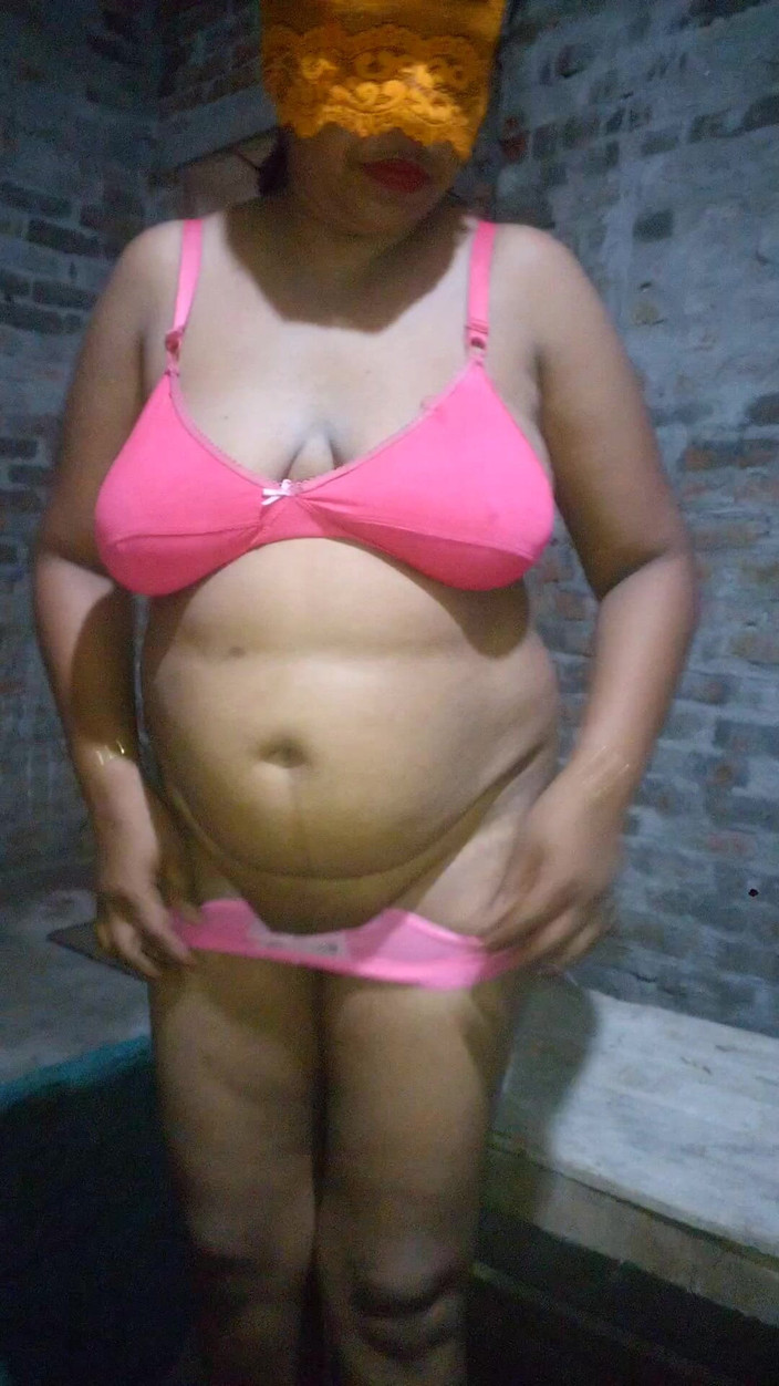 Sadia vabi: Desi Beautiful College Girl Shows Her Big Pussy