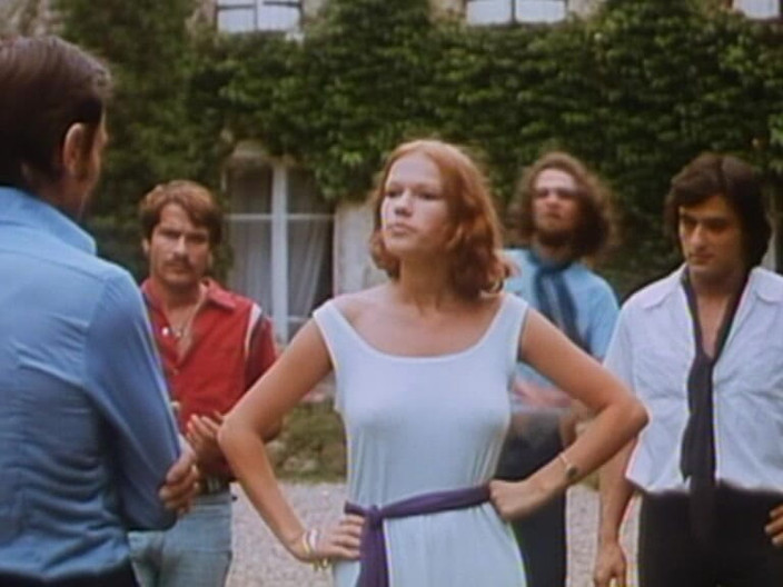 Java Consulting: Brigitte Lahaie,Annouchka和marion webb在场景8中的热辣阴道抚摸:“secrétaire Sans Culotte”(1979)