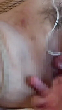 Odsávám M ženu klitoris a jsem upevněn gumou