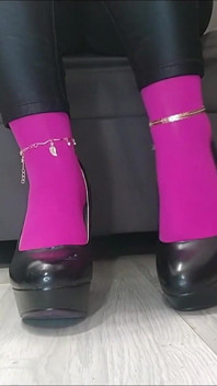 (70) Pieds en collant rose