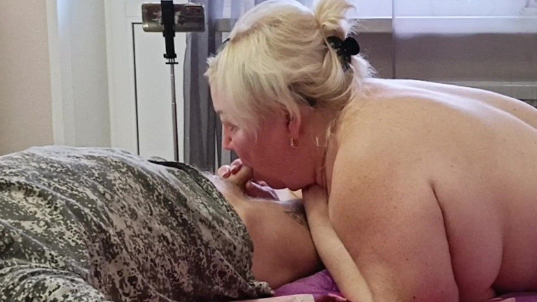 Zona901: 내 새엄마의 입에 깊숙이 사정하는 것은 쾌락이다