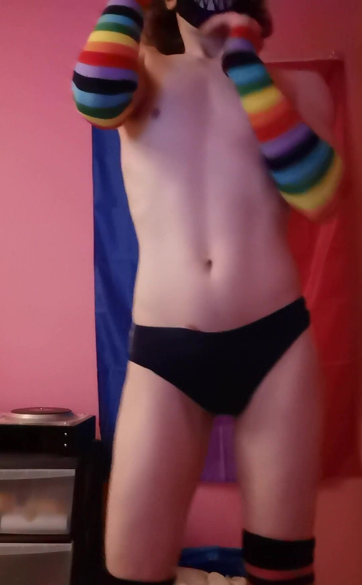 Rainbow Femboy: Несколько видео из моего щебета