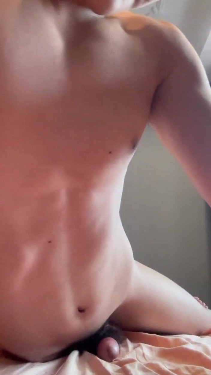 Oscar Lee: Chinezoaică excitată de 18 ani Twink goală se masturbează și ejaculează mult în...