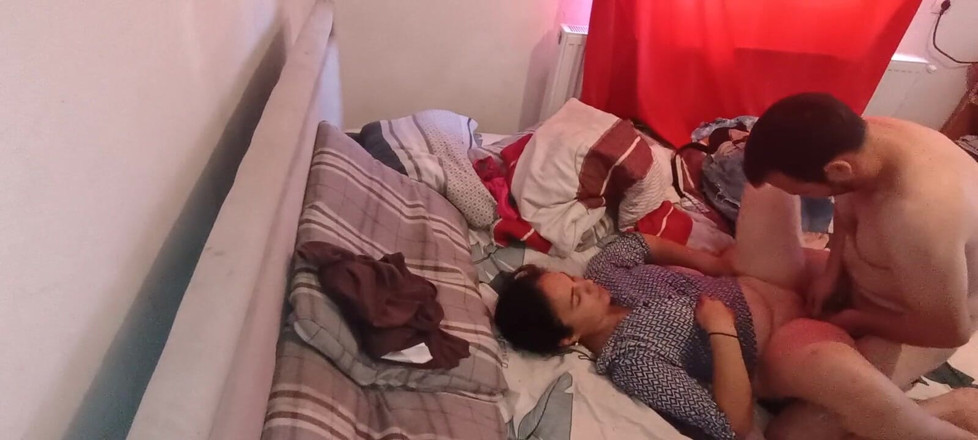 Ionut899: Madrastro Me Folla En La Boca Y Se Deja Ir...