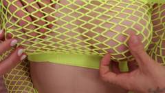 Ethan Lestray: パート1:継母の前で二人の男がタイトなツインクの尻をセックスする