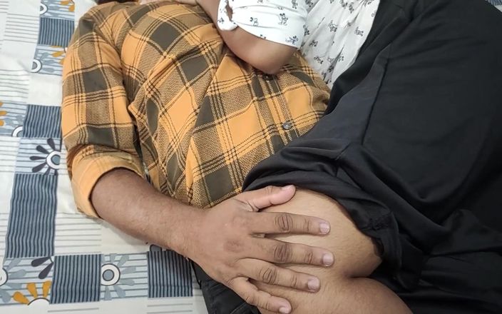 Vaishnavysharunraj: Verrouillage des longues lèvres avec ma demi-sœur dans la chambre