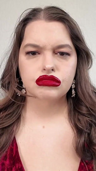 Prudérská přítelkyně se proměnila v bimbo