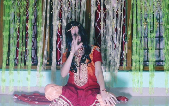 Bolly Karma: Une MILF essaye une grosse bite noire et se fait...