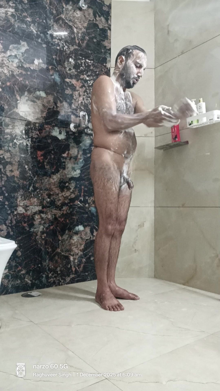 Rajasthani-old-lover: Indyjski oficer policji ojczym dostaje prysznic