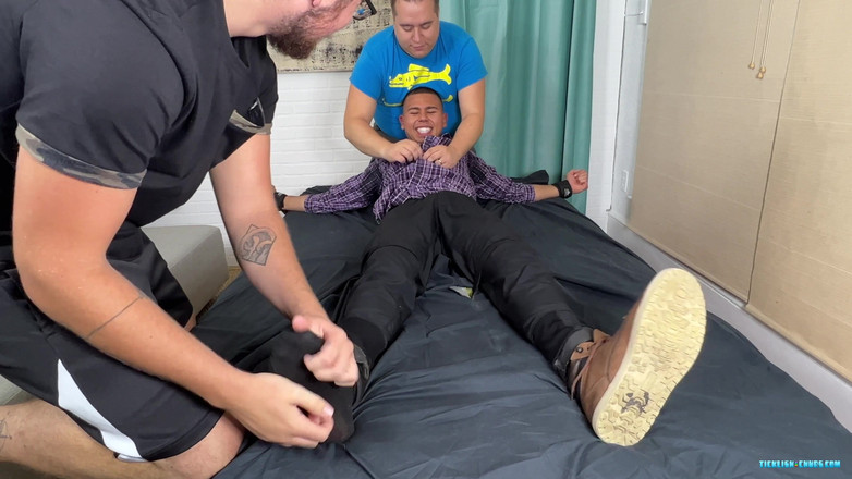 Ticklish Chubs: Neascultarea va fi pedepsită!