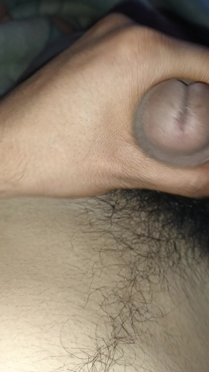 Luckky: Indische jongen wrijft over zijn penis