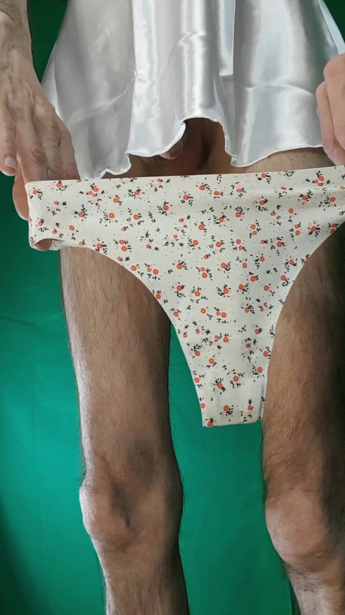 HeIsSooThin: 잠옷과 플라워 -y 원활한 끈 팬티