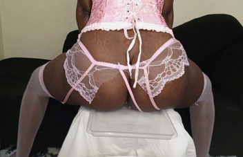 Its Nyota: Gorąca laska w różowej bieliźnie Orgazmy Ciężko.