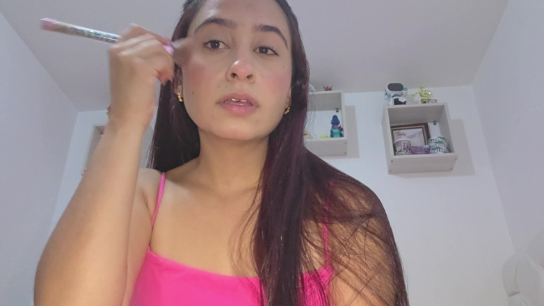 alexia twerk videos: She Teaches Makeup but She Is Hiding Something