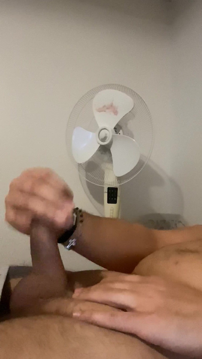 Hibou: Bi Eats Her Own Cum