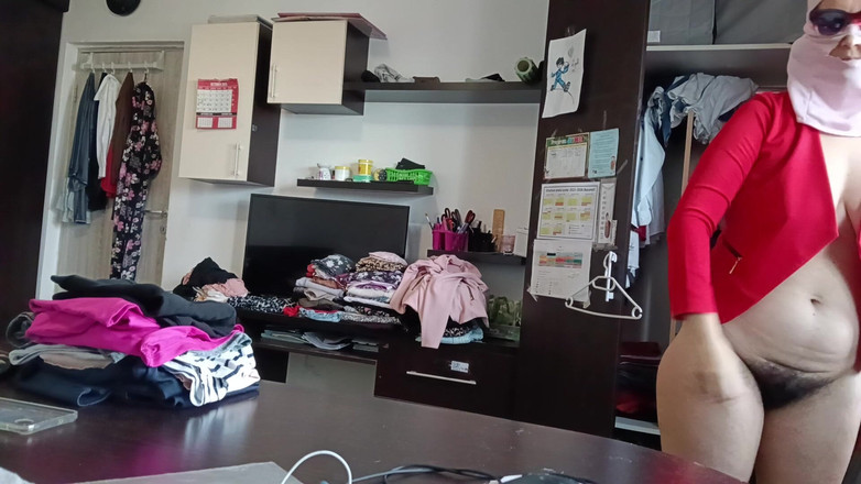 Amateur_MS: Esposa Amateur Se Divierte Probándose Ropa Y Corte.