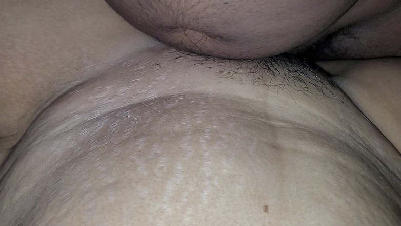 Tasnim Zara: Pár gólů, které zasáhnou různé virální milostné video