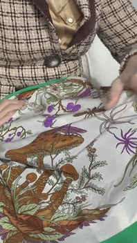 Éjaculation sur mon foulard en soie, Lady Victoria Valente