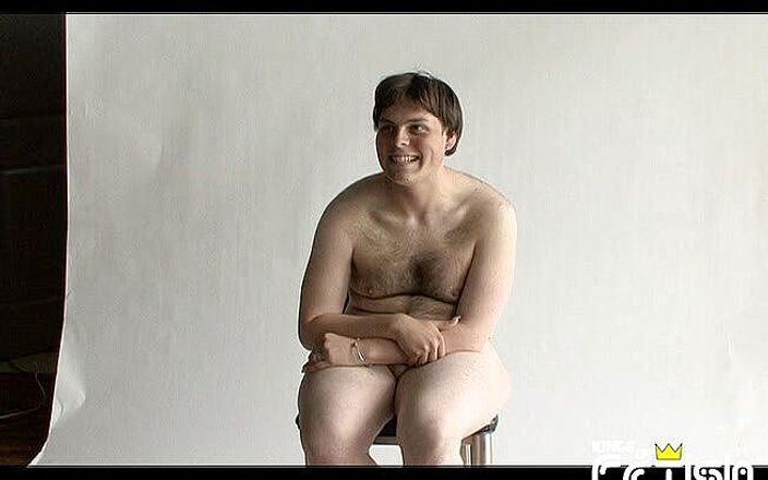 Gay Diaries: Azgın adam porno röportajında fotoğraf çekimi yapıyor ve mastürbasyon yapıyor