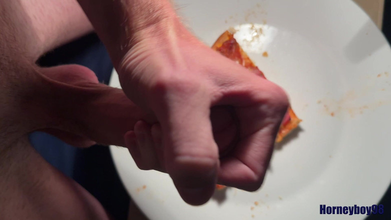 Horneyboy98: Twink menyembur pizzanya
