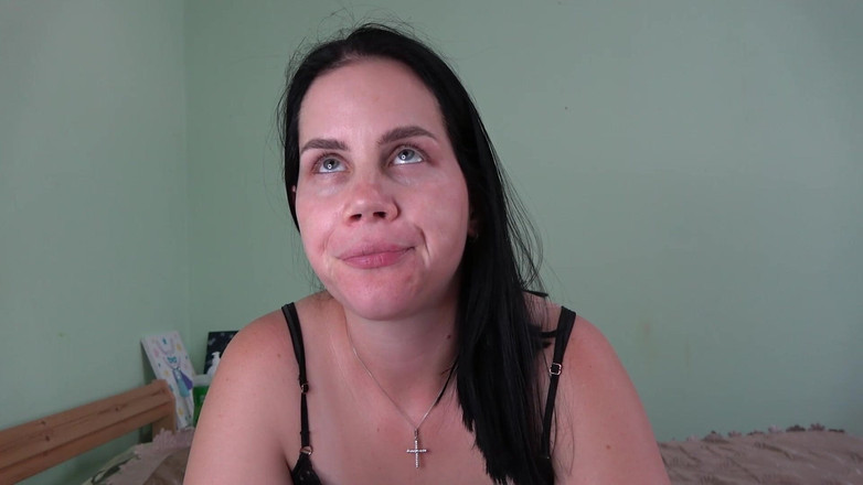 Anna Sky: Hot Babe Anna Chews Gum and Blows up Balloons