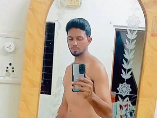 Mirza: Un garçon nu sexy et élégant
