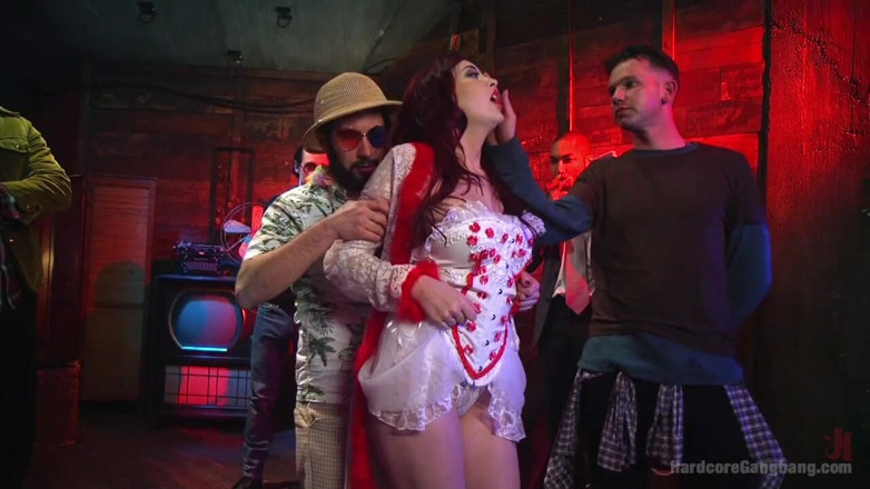 Hardcore Gangbang by Kink: พายสุดยอด! พารอดี้ทวินพีกส์ กลางบัง