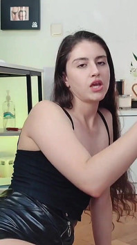 Non voglio un uomo con il cazzo corto sph umiliazione pompino sborrata in faccia